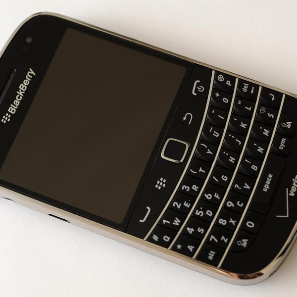 BlackBerry Bold Touch 9900 with QWERTY keyboard