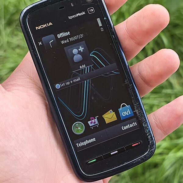 Nokia 5800 XpressMusic blue touchscreen phone